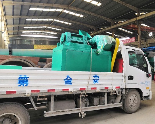 標(biāo)準(zhǔn)2噸不規(guī)則擠壓造粒機山東濰坊